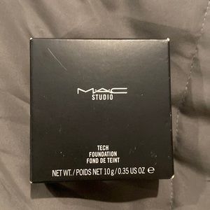 MAC Studio tech foundation NIB NW44